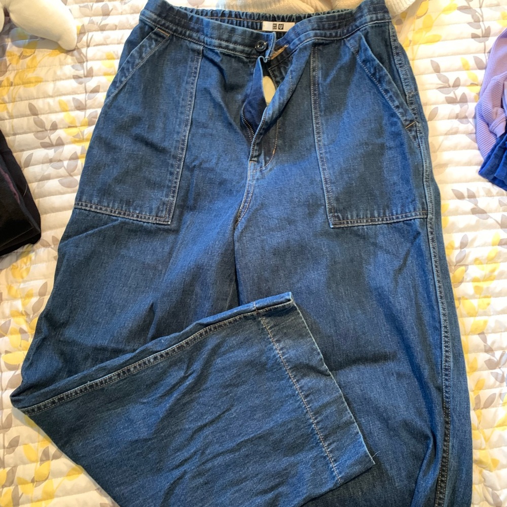 UNIQLO bell bottom women’s Large Cargo pants.